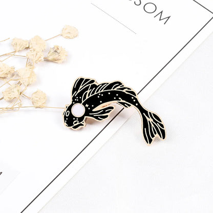 Yin Yang Fish Pins Lucky Black White Koi Goldfish Animal Enamel Brooches Round Taichi Badges Jewelry Denim Lapel Pin Accessories