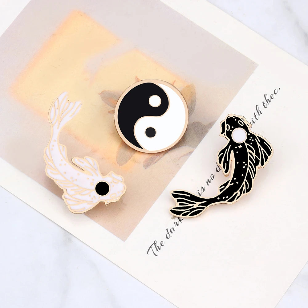 Yin Yang Fish Pins Lucky Black White Koi Goldfish Animal Enamel Brooches Round Taichi Badges Jewelry Denim Lapel Pin Accessories