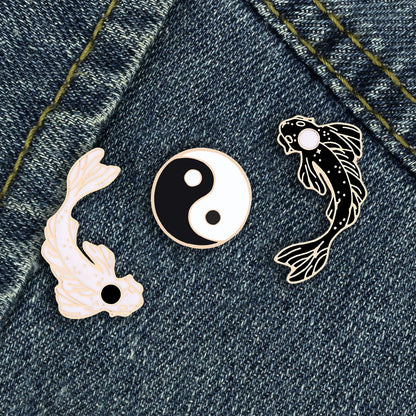 Yin Yang Fish Pins Lucky Black White Koi Goldfish Animal Enamel Brooches Round Taichi Badges Jewelry Denim Lapel Pin Accessories